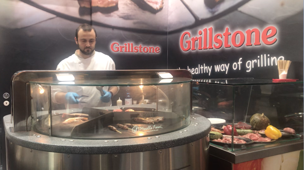 Grillstone la nuova griglia rotante in pietra lavica per la ristorazione