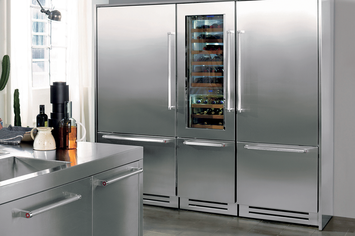 Холодильник Meneghini la Cambusa. Холодильник Meneghini la Cambusa - 41 000 долларов. Олодильник Side-by-Side Smeg fq60x. Холодильник (Side-by-Side) Whirlpool wq9 u1gx.