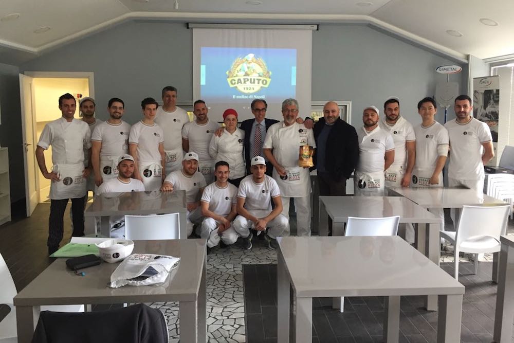 Antimo Caputo con gli allievi del corso Gluten free