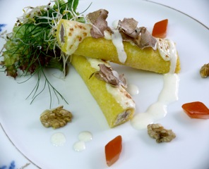 cannoli di polenta con fonduta di bettelmatt, cardi gobbi di Nizza e tartufo d'Alba