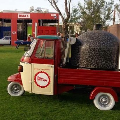 Street food: brevettata l’Apecar con forno a legna di Johnny Take Ue’ 