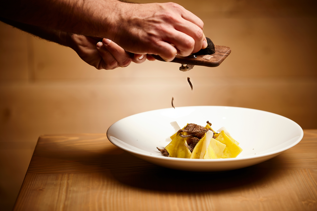 Andrea Irsara tortelloni ripieni con fonduta