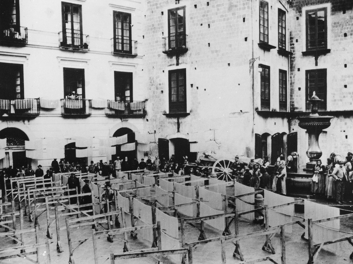 pasta gragnano stesa in piazza