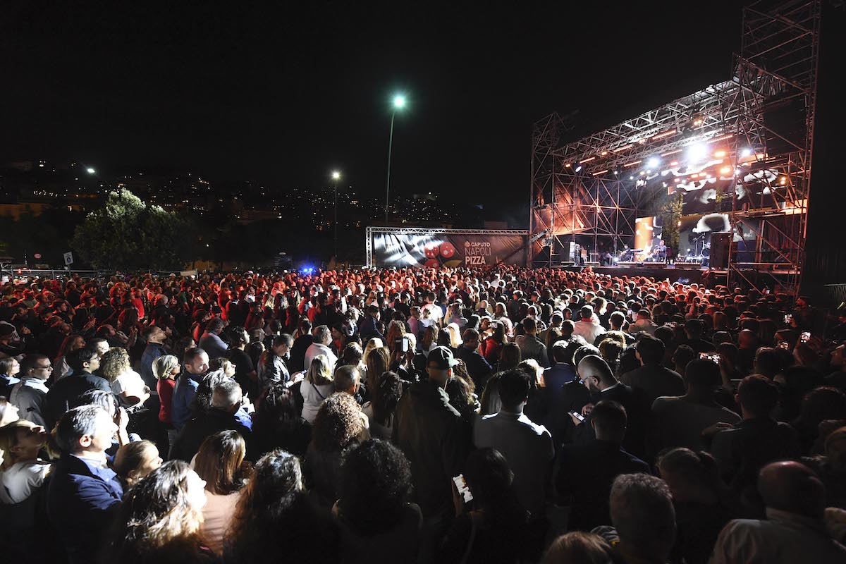 chiusura napoli pizza Village 2019