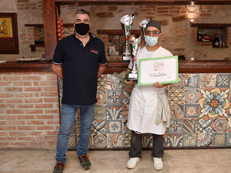 podio vince angela lo nardo terzo Claudio bono trofeo esposito pizza in teglia