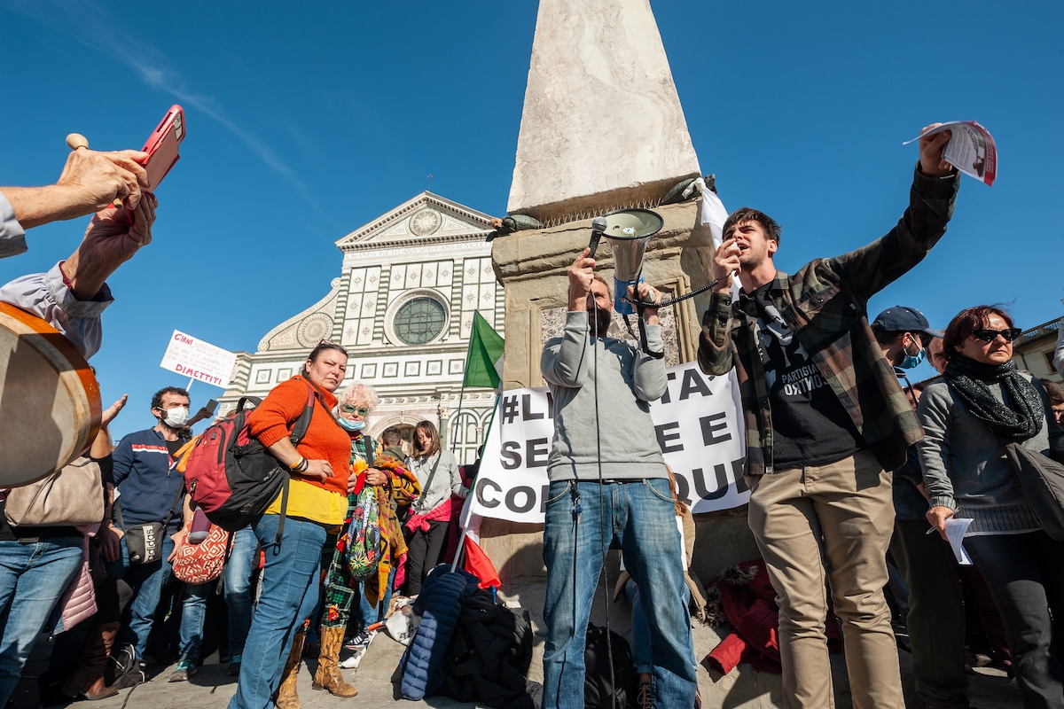 manifestazioni no Green pass covid ristoranti danni