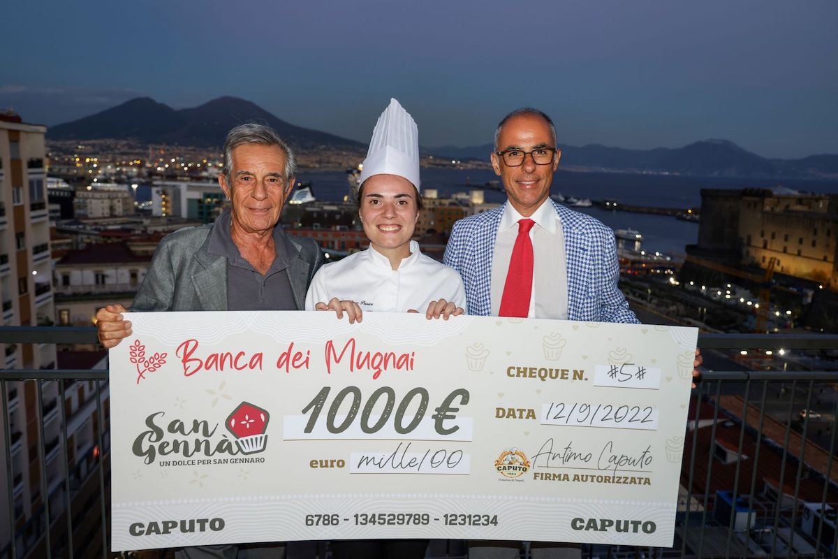 Carmine e Antimo Caputo con la vincitrice del concorso - Giusy Persico de Il Buco di Sorrento