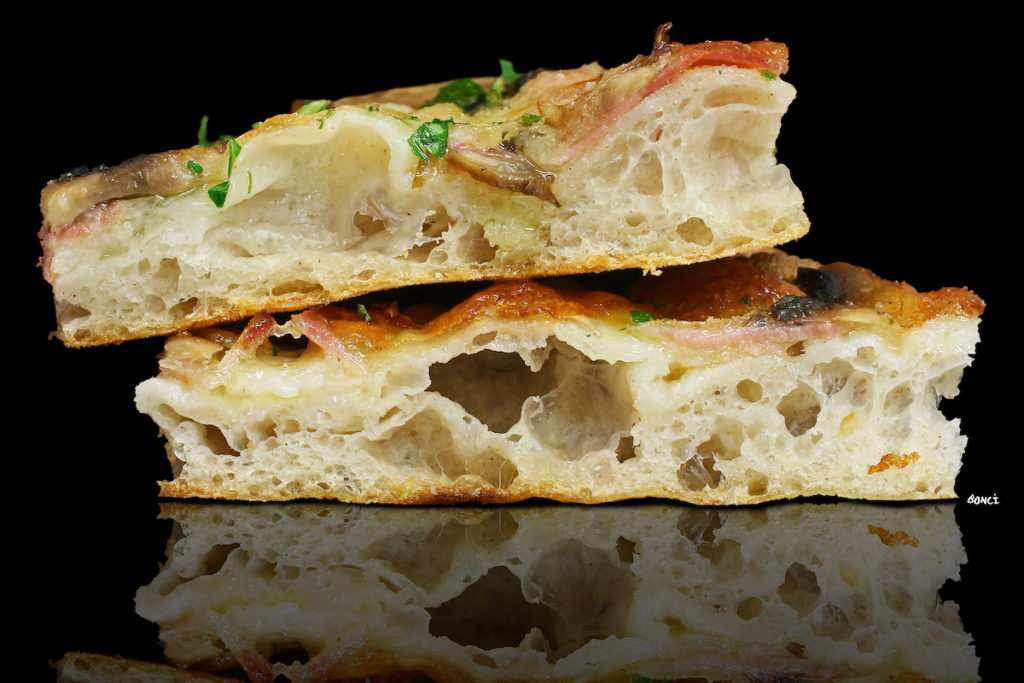 Crostino con prosciutto cotto e funghi di Gabriele Bonci