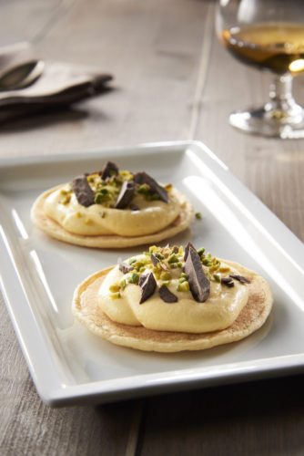 Pancake con Crema Tiramisù al Pistacchio e scaglie di cioccolato copia