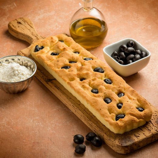 Focaccia all’olio con olive nere di Gaeta