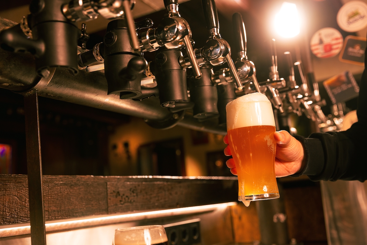 bicchiere birra bartender