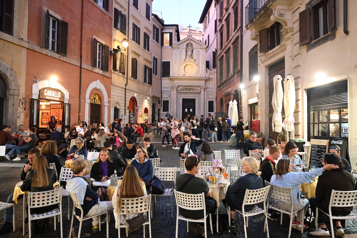 ristorante pieno o ristorante vuoto