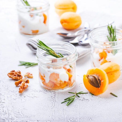 dessert albicocche mandorle e rosmarino